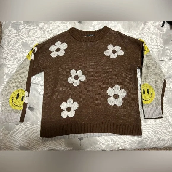 NWOT Just Polly Ny -Grey acrylic sweater with yellow smiley faces - size L - Picture 7 of 7